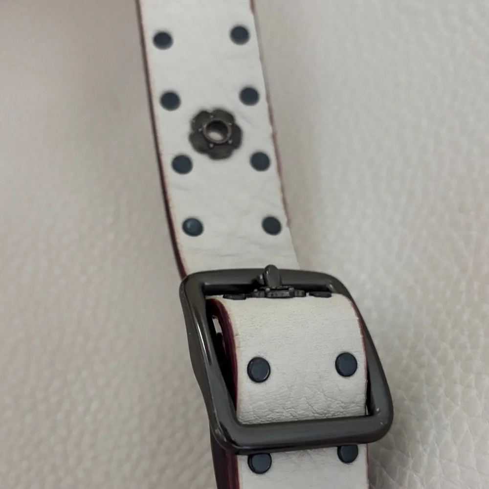 Coach Special Edition Leather Hobo Shoulder Bag in Cream with Riveted Strap - Picture 3 of 10